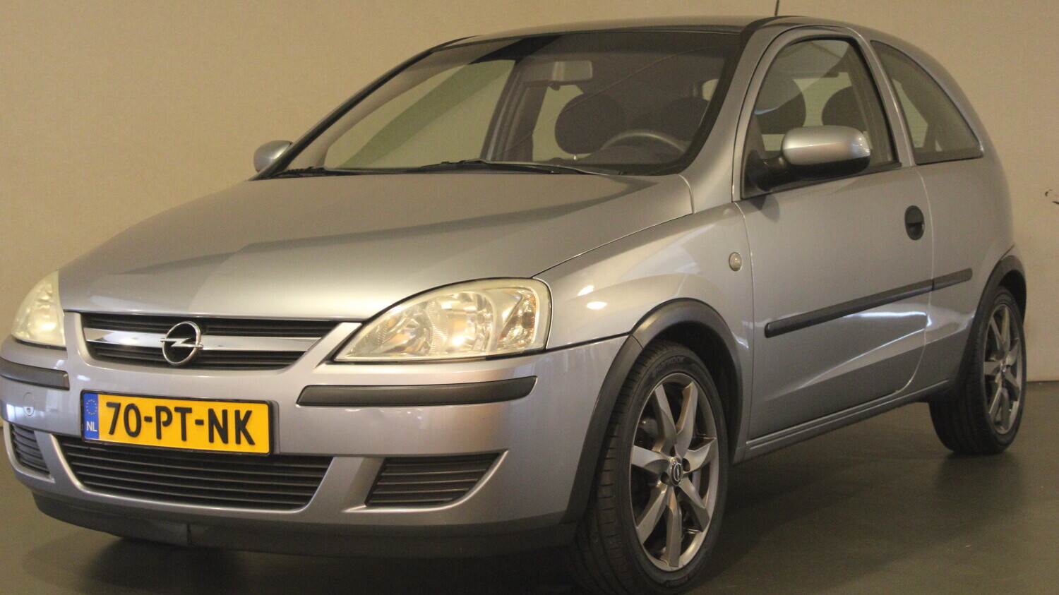 Opel Corsa Hatchback 2004 70-PT-NK 1