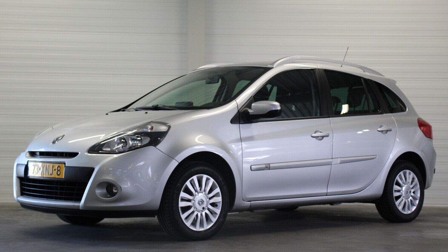 Renault Clio Station 2012 73-XNJ-8 1