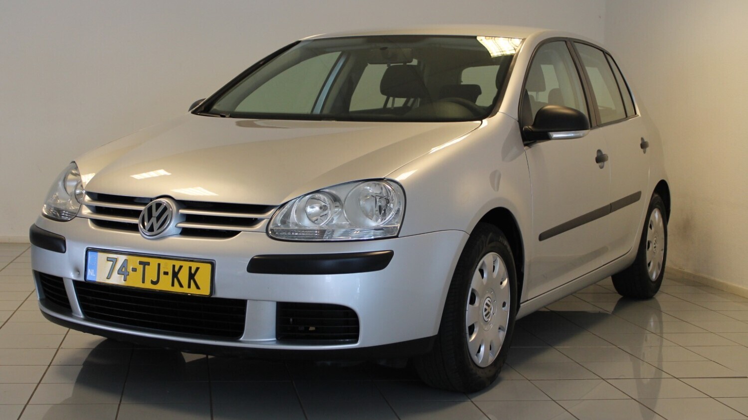Volkswagen Golf Hatchback 2006 74-TJ-KK 1