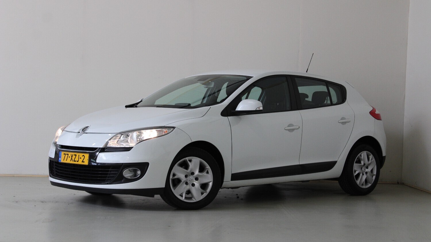 Renault Mégane Hatchback 2012 77-XZJ-2 1