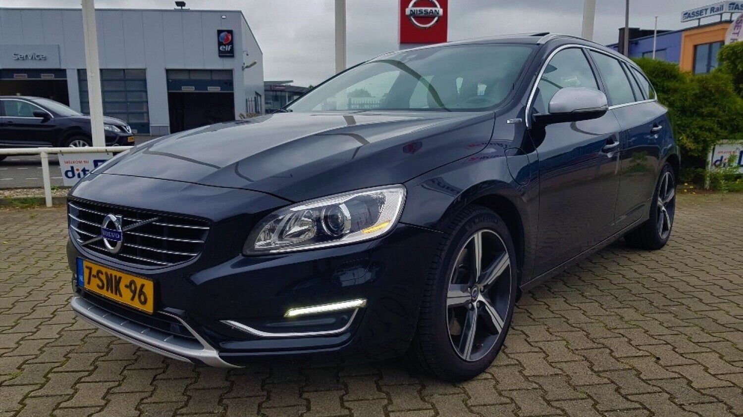 Volvo V60 Station 2013 7-SNK-96 1