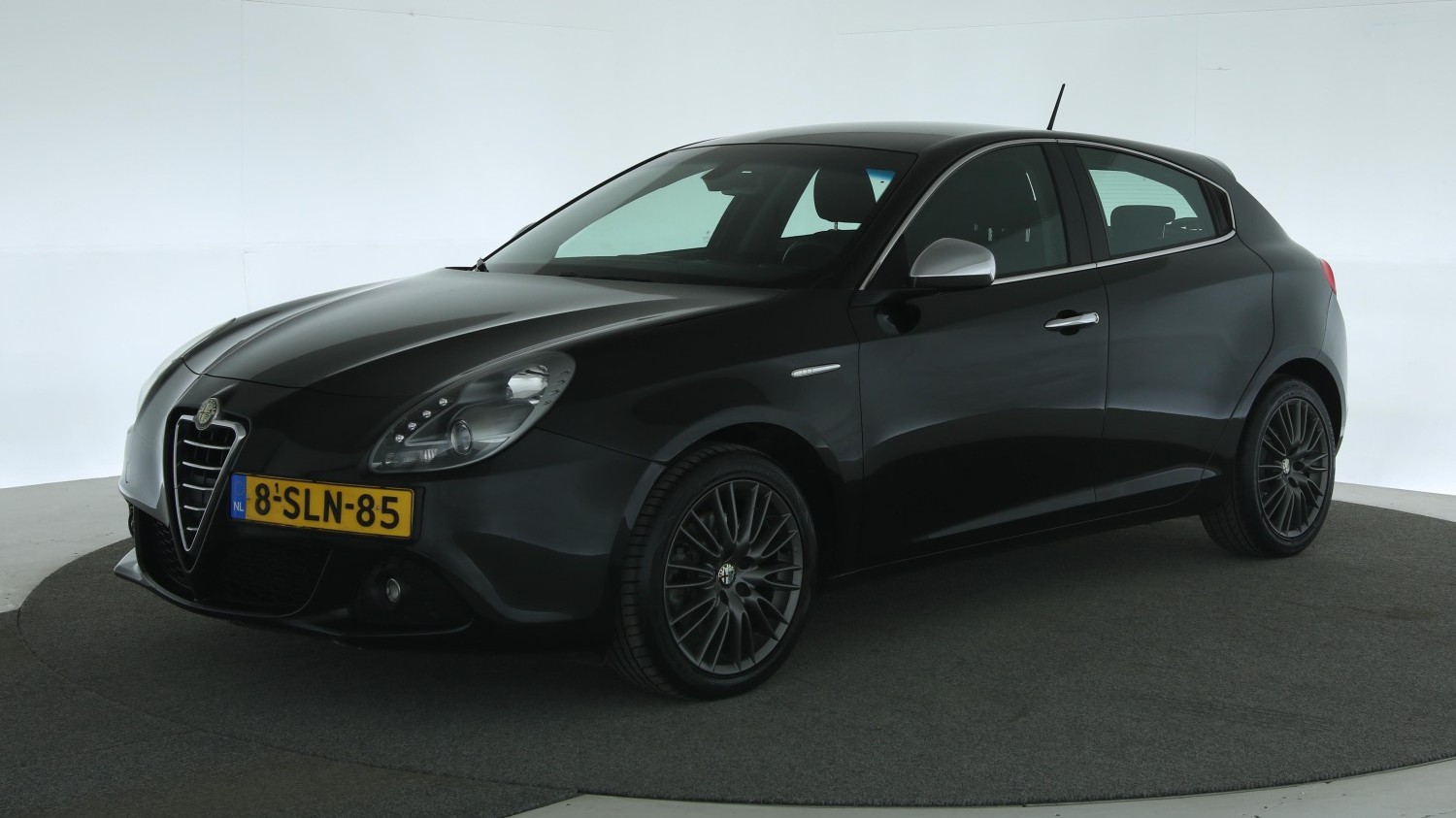 Alfa Romeo Giulietta Hatchback 2013 8-SLN-85 1