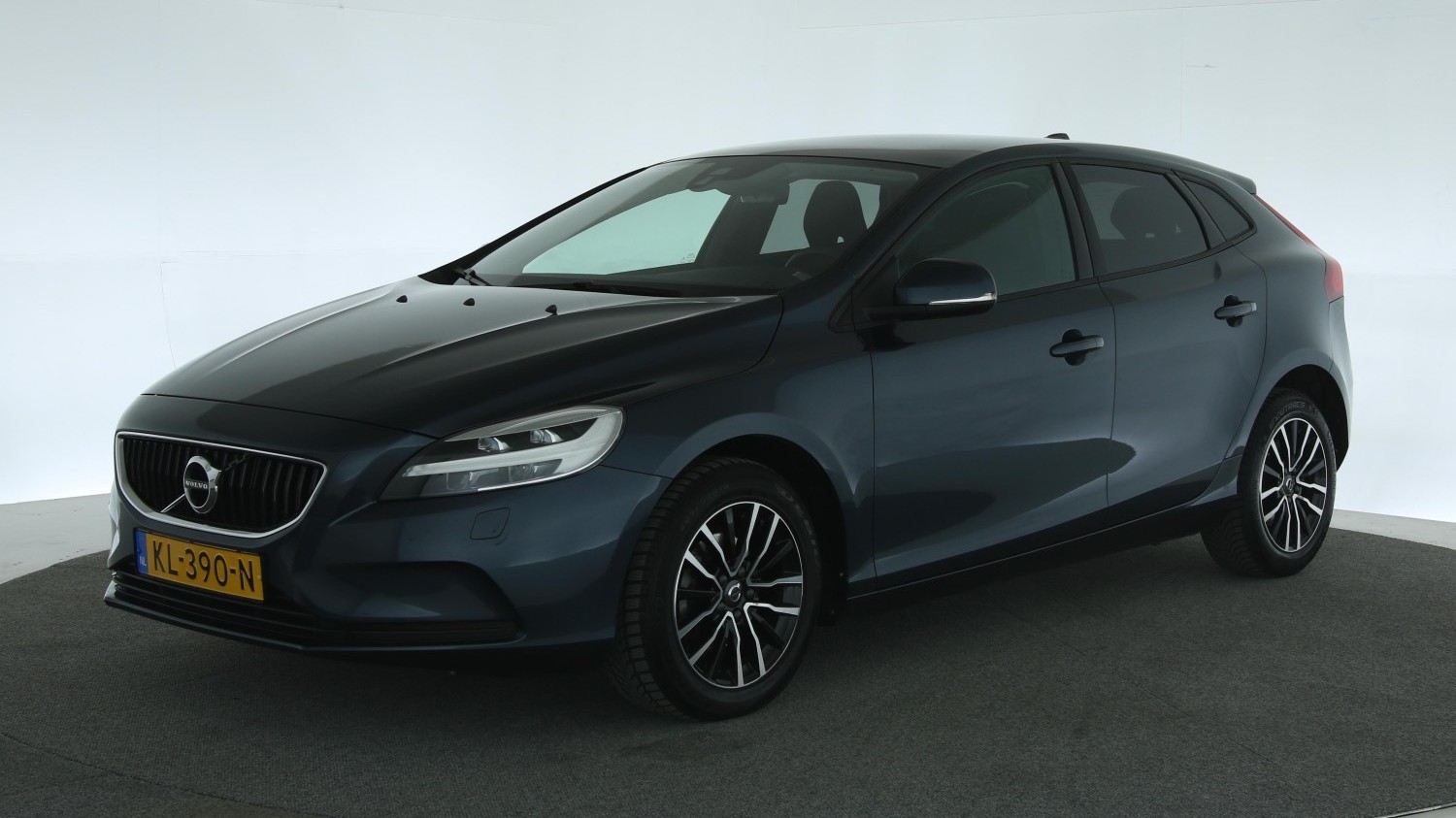 Volvo V40 Hatchback 2016 KL-390-N 1