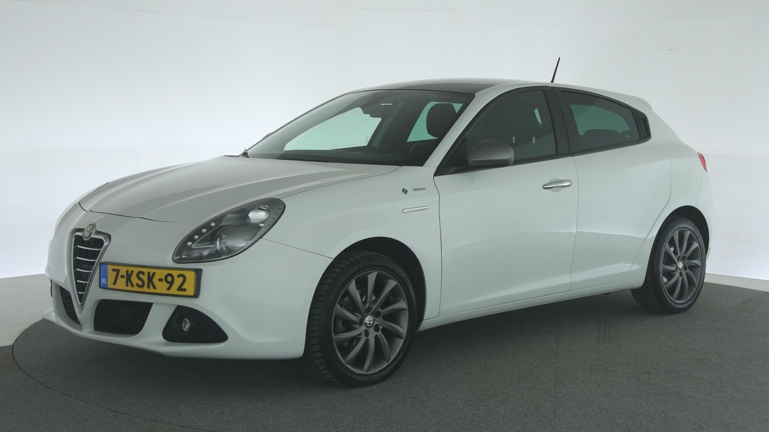 Alfa Romeo Giulietta Hatchback 2013 7-KSK-92 1
