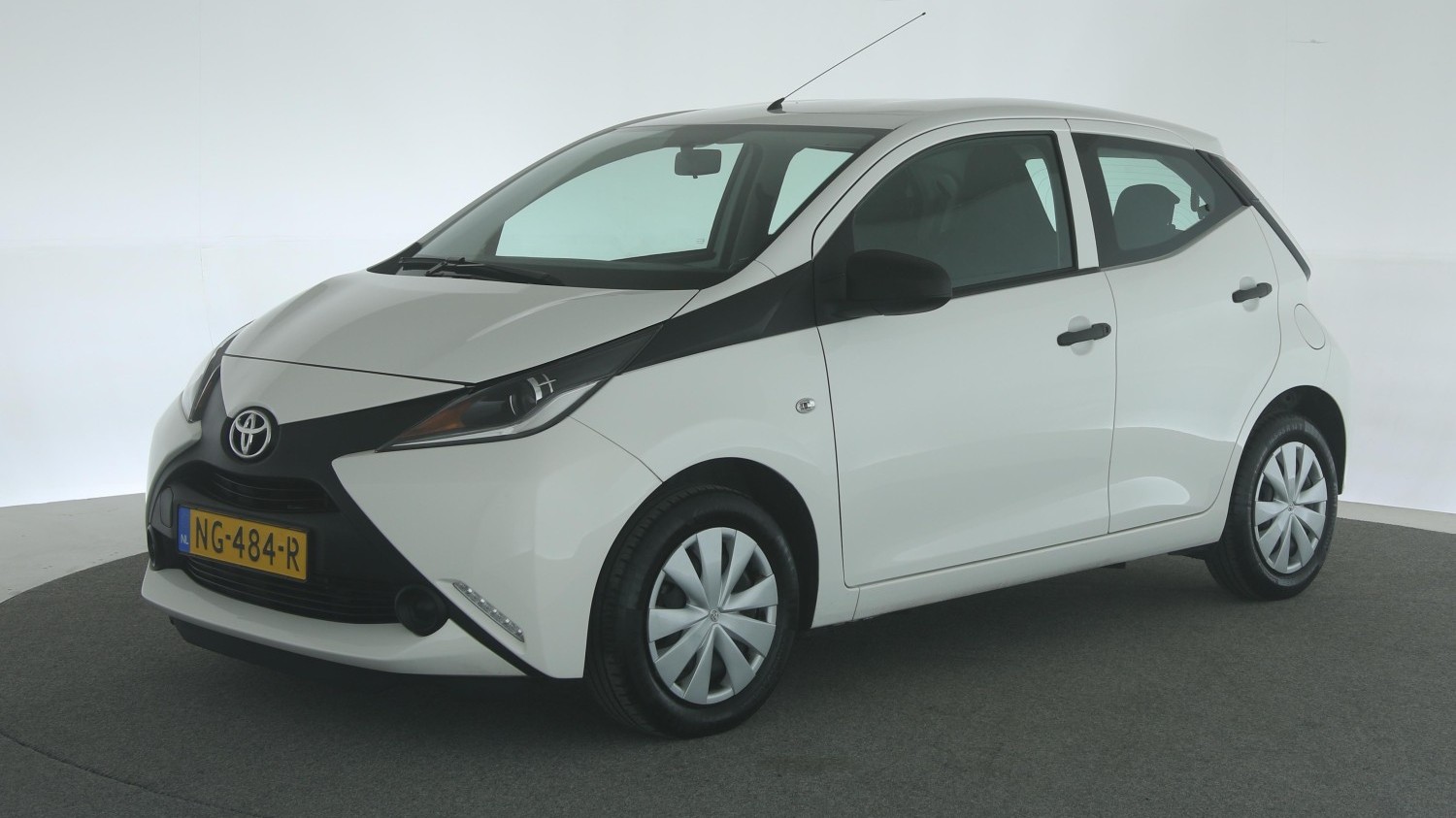 Toyota Aygo Hatchback 2017 NG-484-R 1