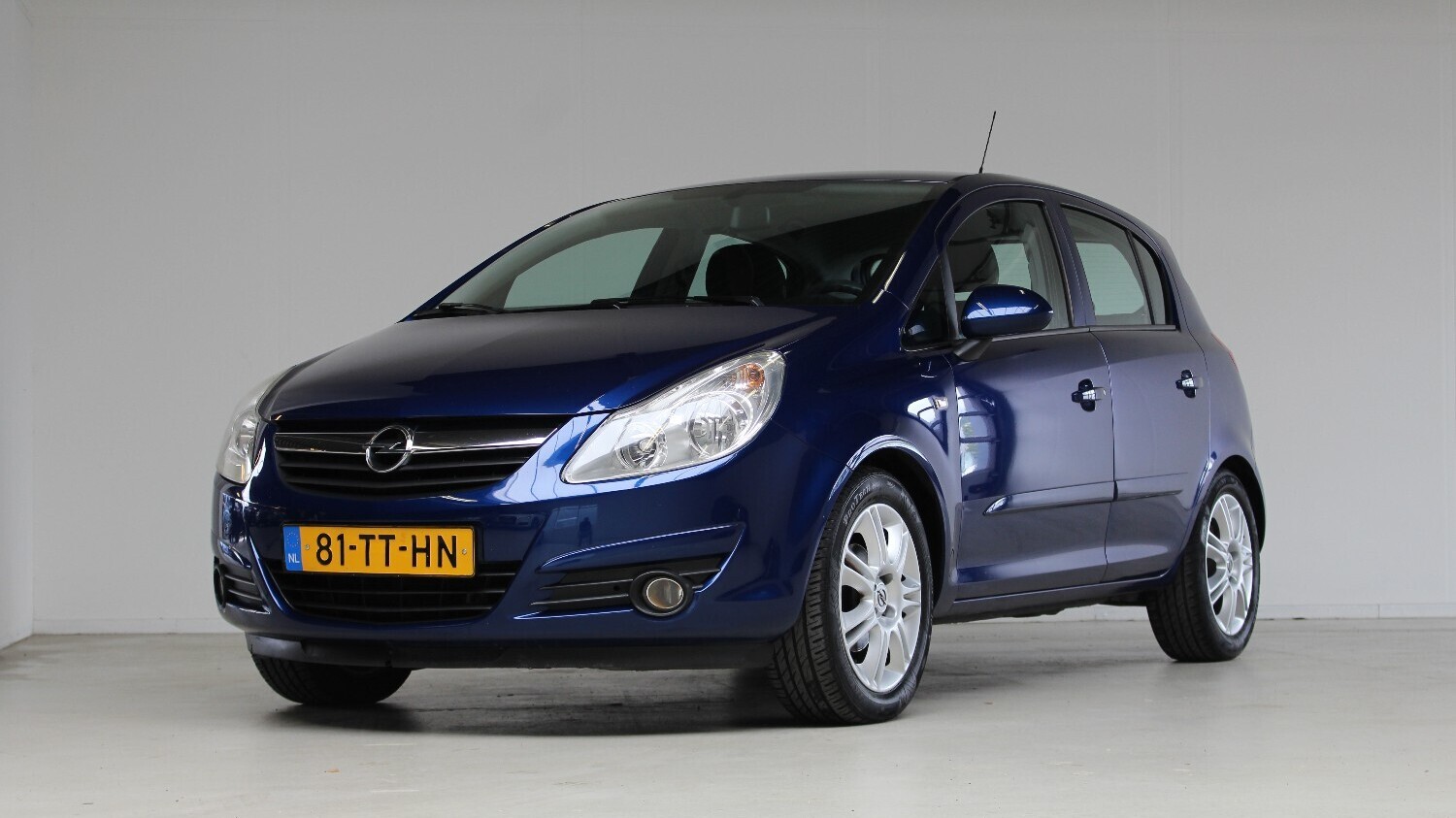 Opel Corsa Hatchback 2007 81-TT-HN 1