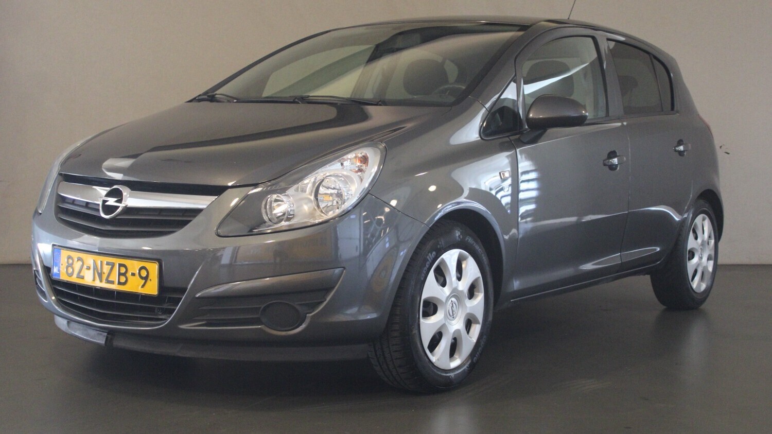 Opel Corsa Hatchback 2011 82-NZB-9 1