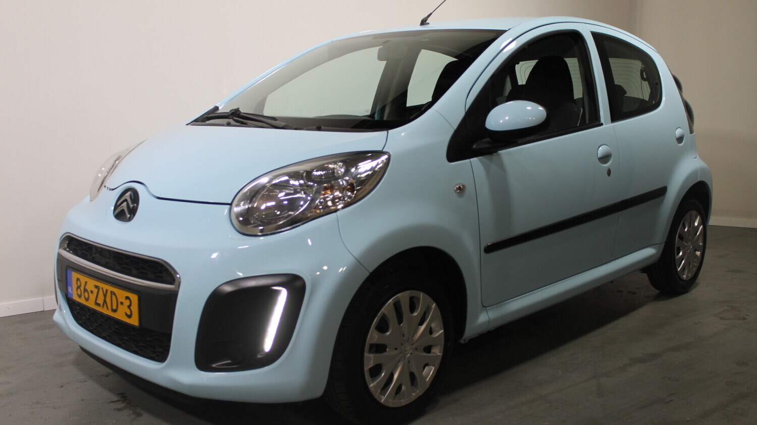 Citroen C1 Hatchback 2013 86-ZXD-3 1
