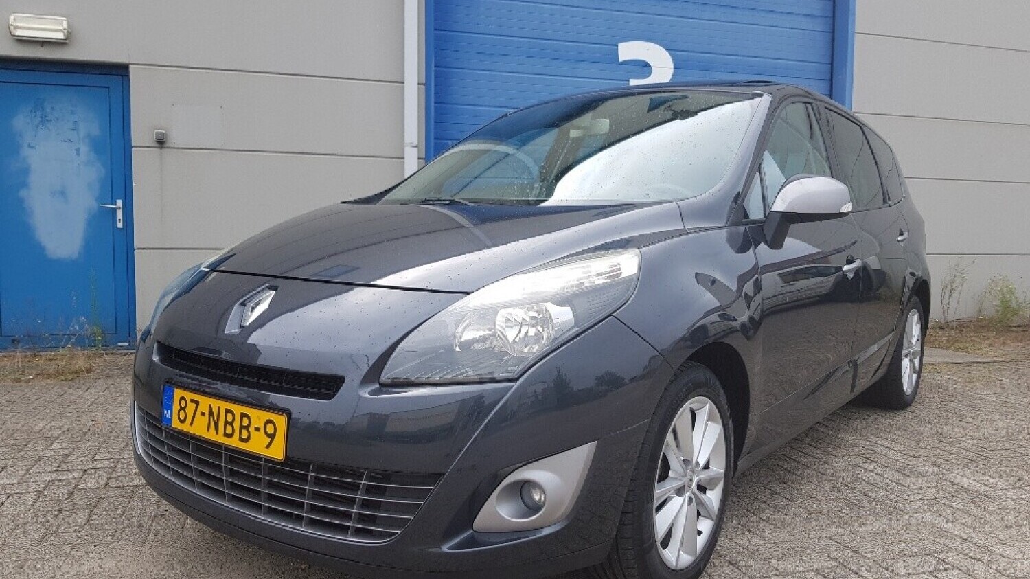 Renault Grand Scenic MPV 2010 87-NBB-9 1