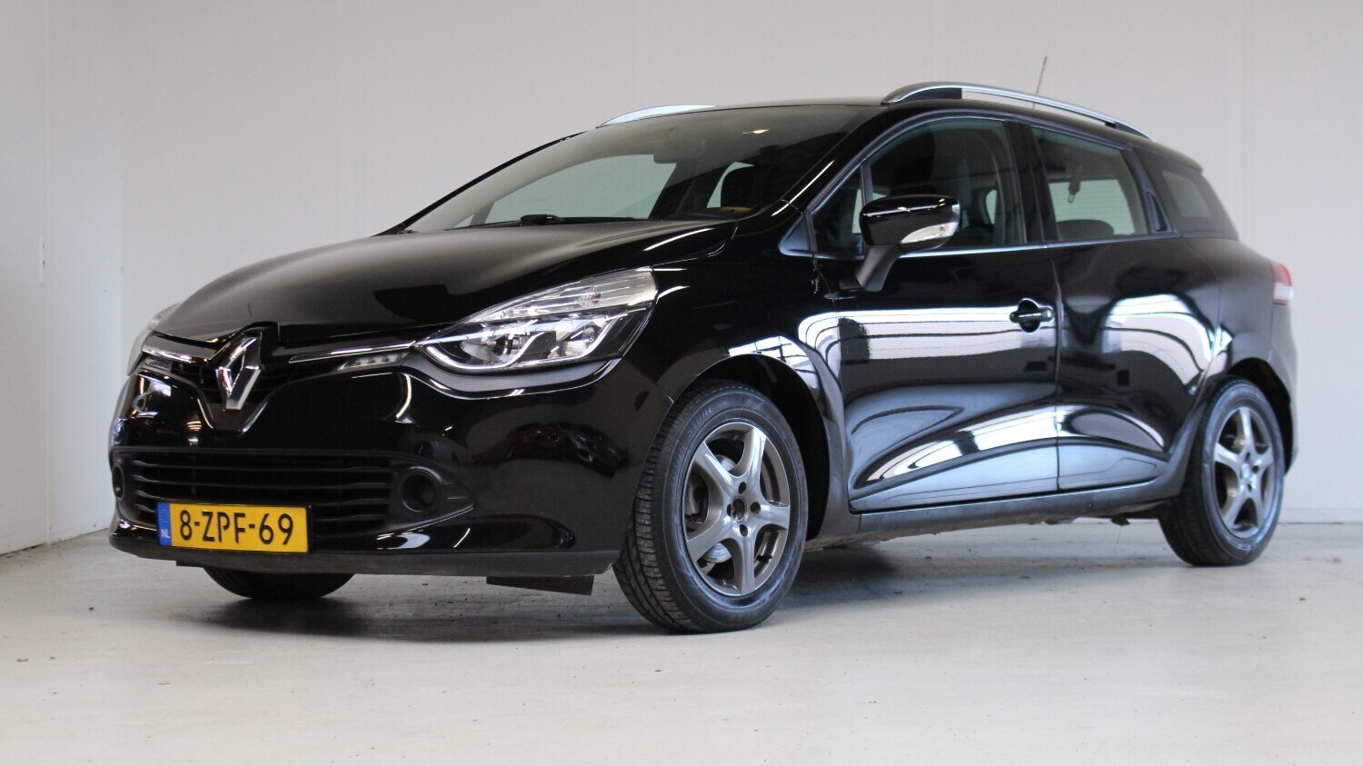 Renault Clio Station 2015 8-ZPF-69 1