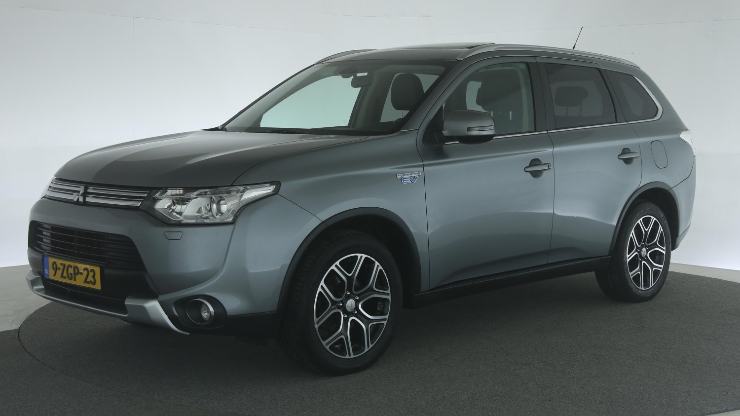 Mitsubishi Outlander SUV / Terreinwagen 2015 9-ZGP-23 1