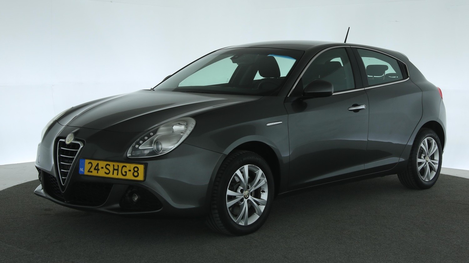 Alfa Romeo Giulietta Hatchback 2011 24-SHG-8 1