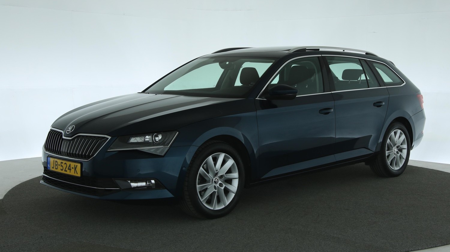 Skoda Superb Station 2016 JB-524-K 1