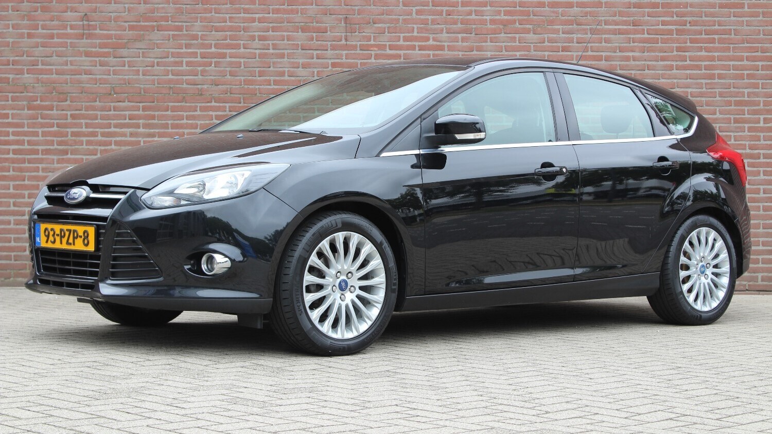 Ford Focus Hatchback 2011 93-PZP-8 1
