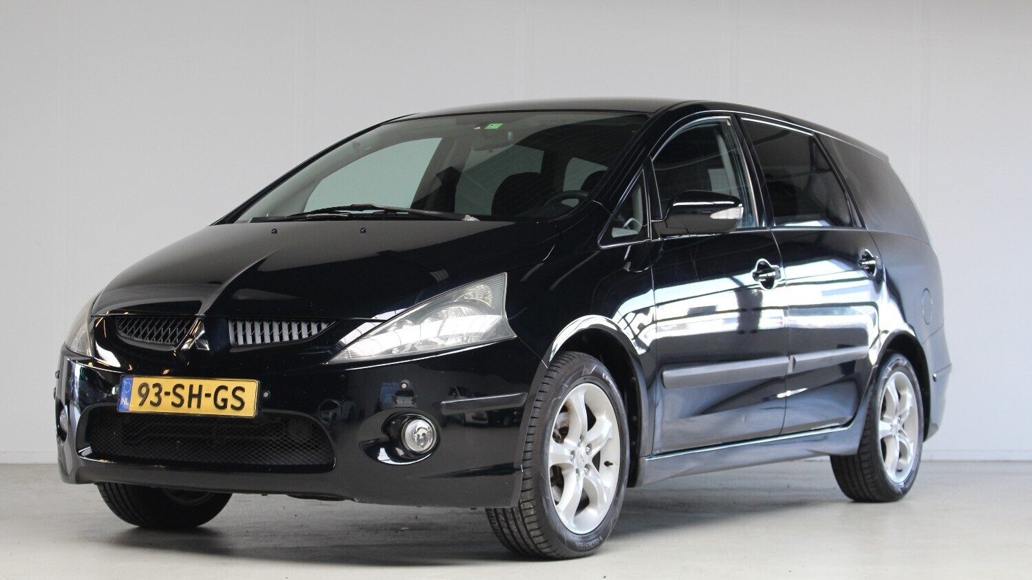 Mitsubishi Grandis MPV 2006 93-SH-GS 1
