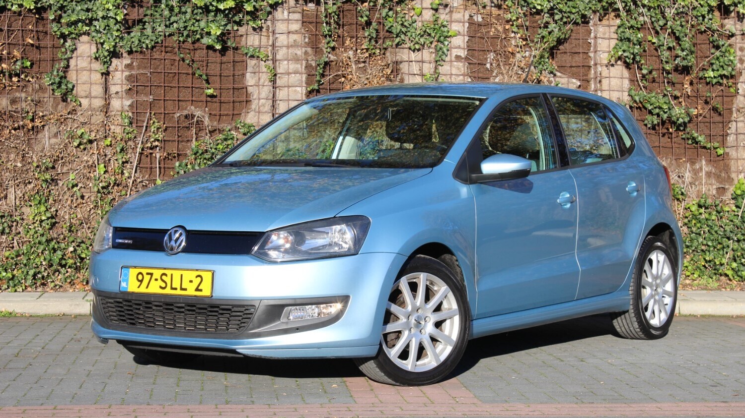 Volkswagen Polo Hatchback 2011 97-SLL-2 1