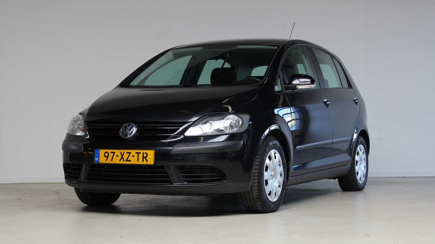 Volkswagen Golf Plus Hatchback 2008 97-XZ-TR 1