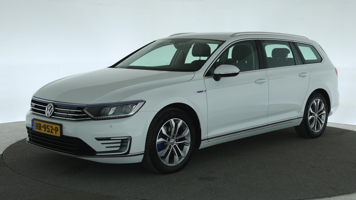 Volkswagen Passat Station 2015 HR-952-P 1