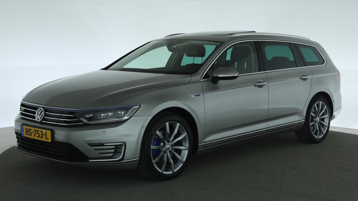 Volkswagen Passat Station 2015 HS-753-L 1