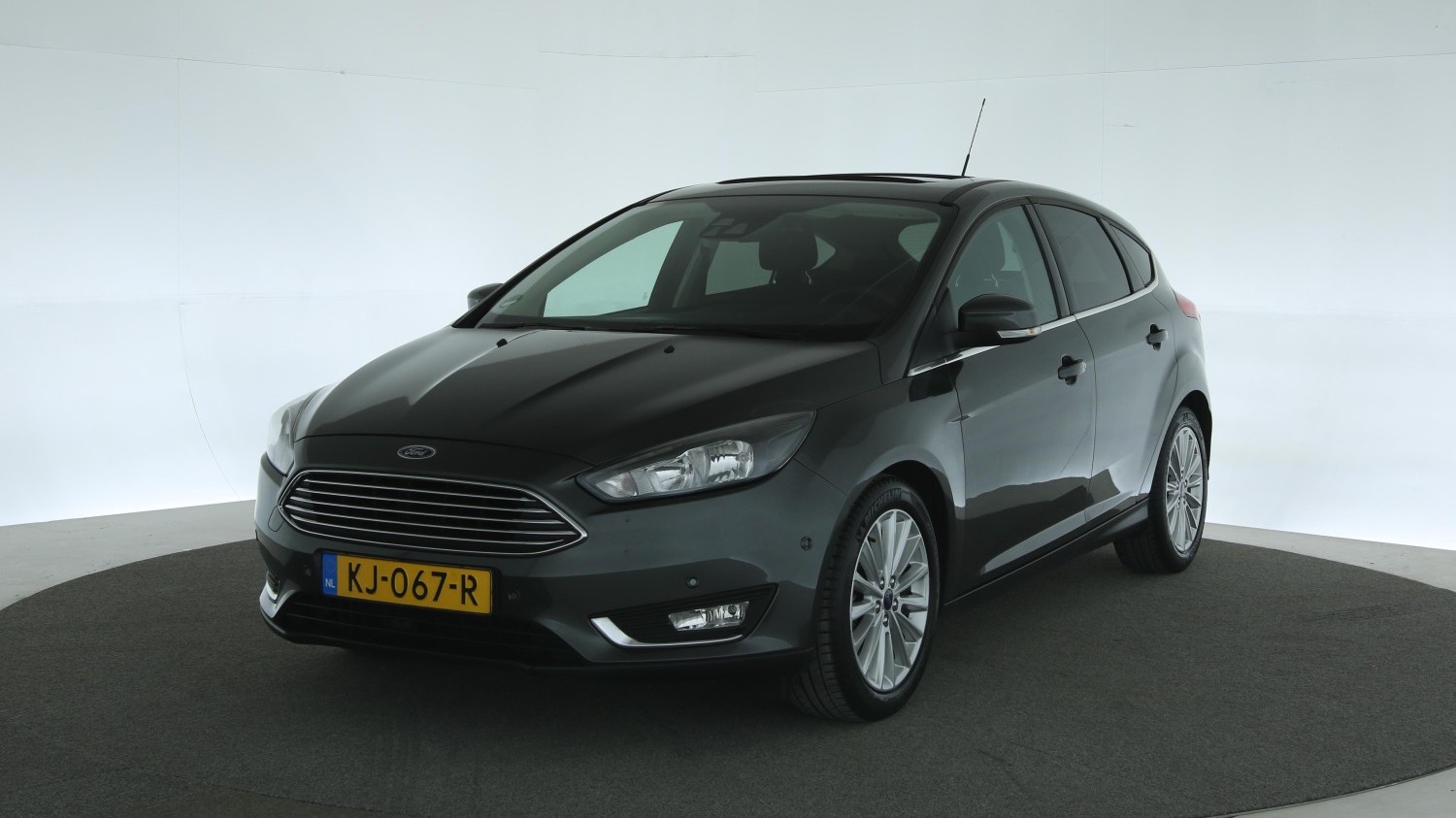 Ford Focus Hatchback 2016 KJ-067-R 1