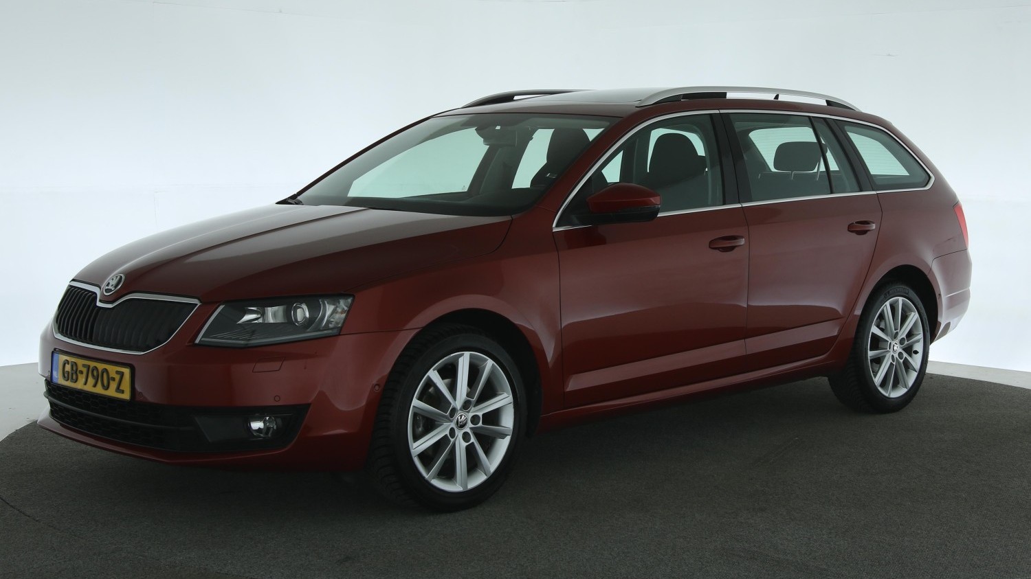 Skoda Octavia Station 2015 GB-790-Z 1