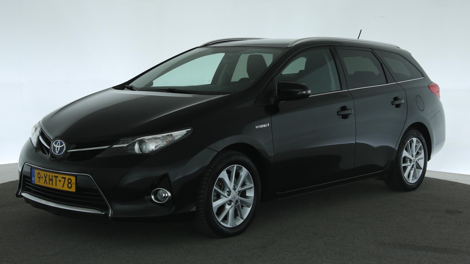 Toyota Auris Station 2014 9-XHT-78 1