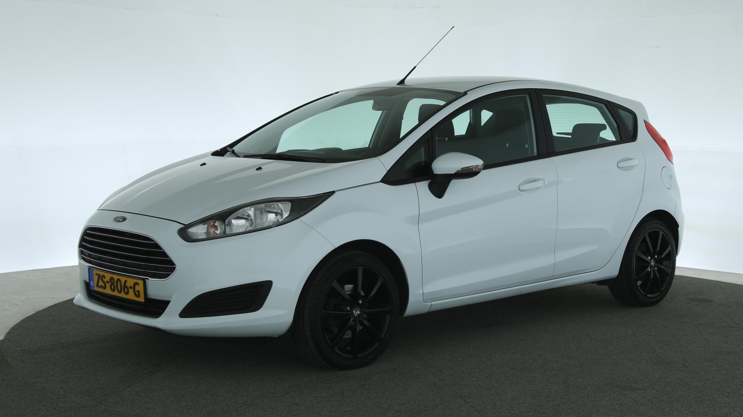 Ford Fiesta Hatchback 2015 ZS-806-G 1