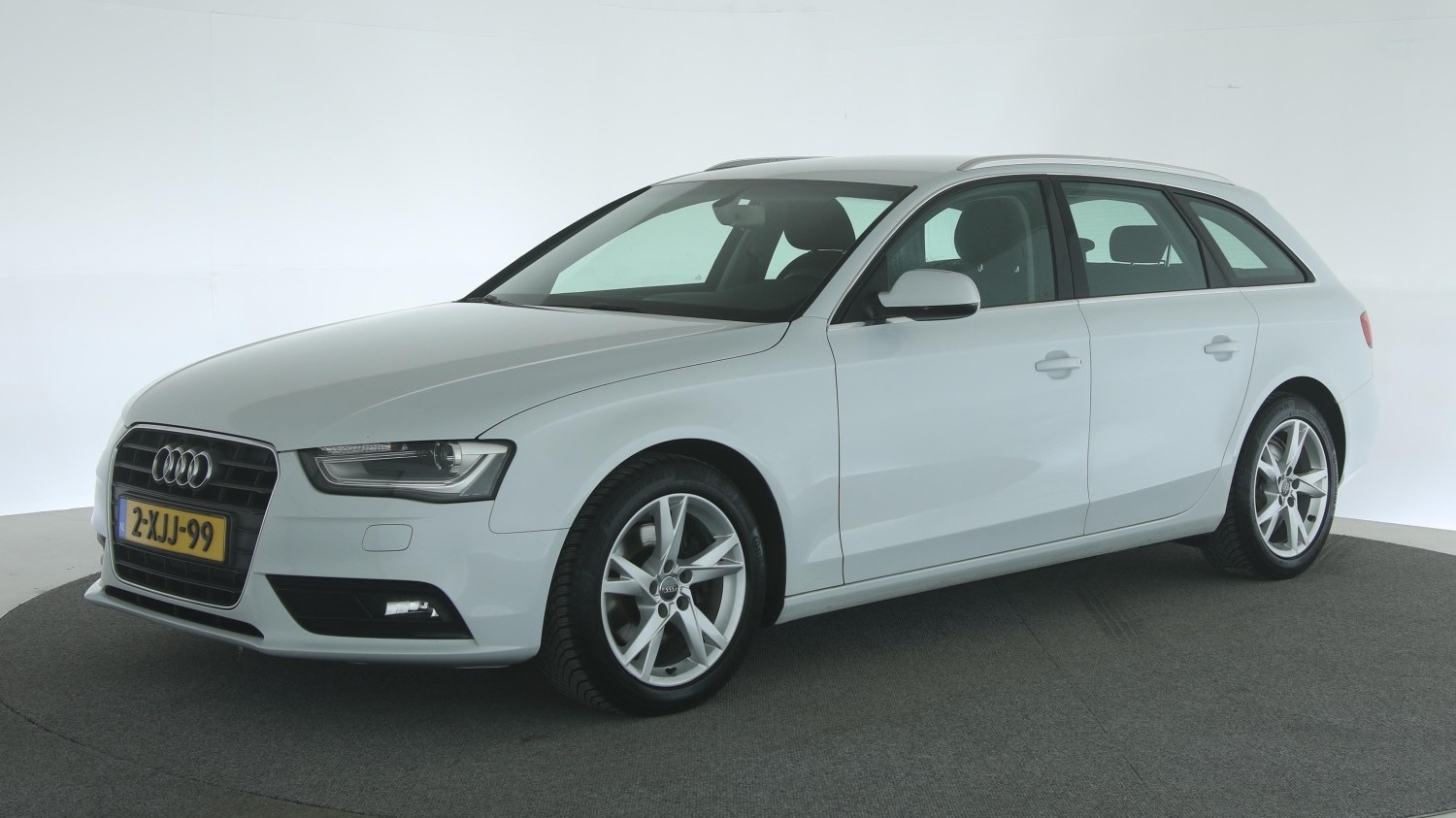Audi A4 Station 2014 2-XJJ-99 1