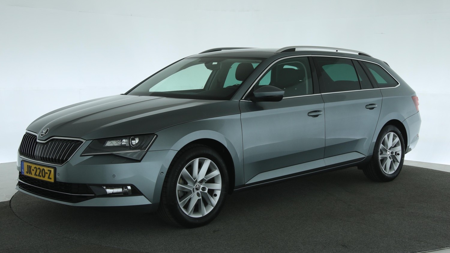 Skoda Superb Station 2016 JK-220-Z 1