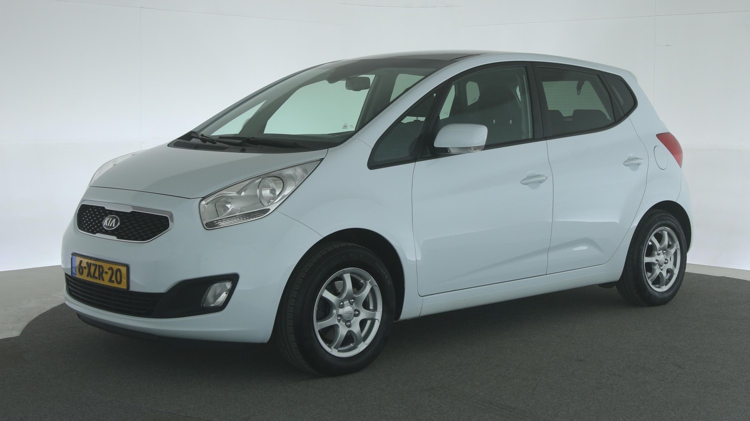 Kia Venga Hatchback 2015 6-XZR-20 1