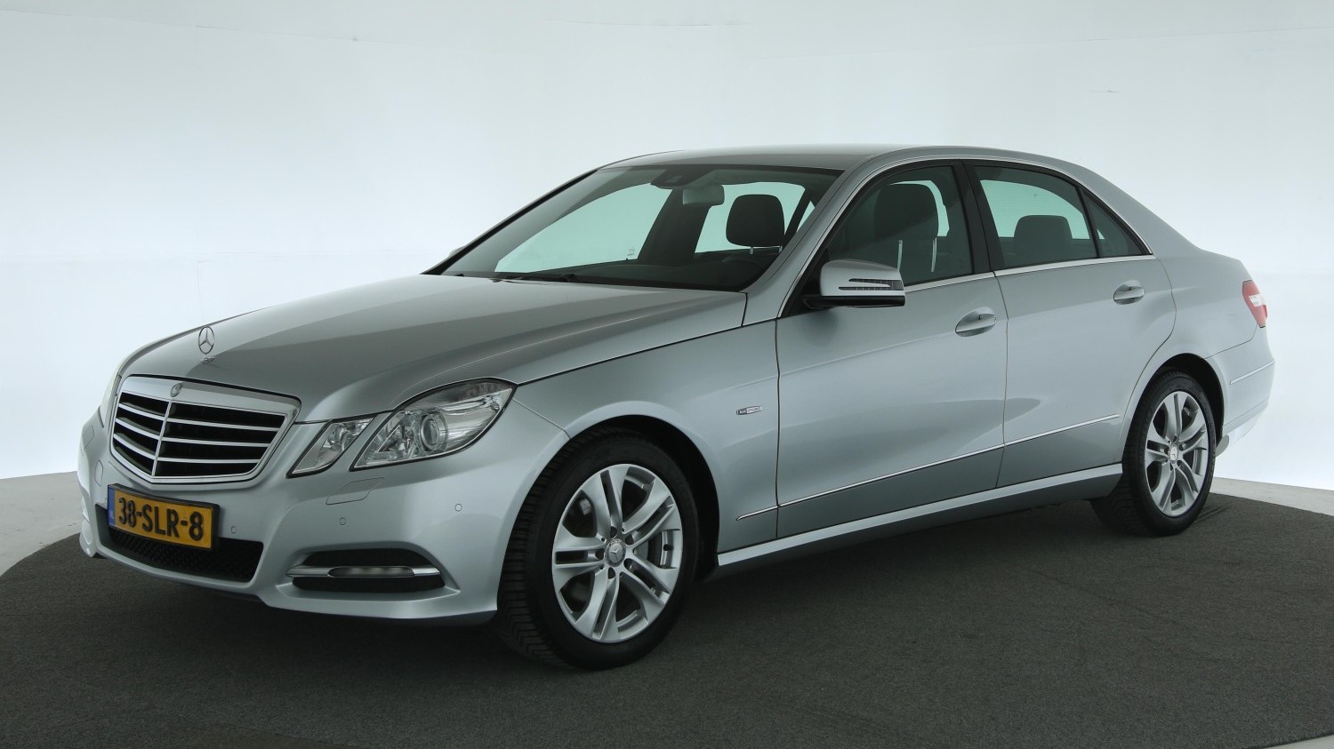 Mercedes-Benz E-Klasse Sedan 2010 38-SLR-8 1