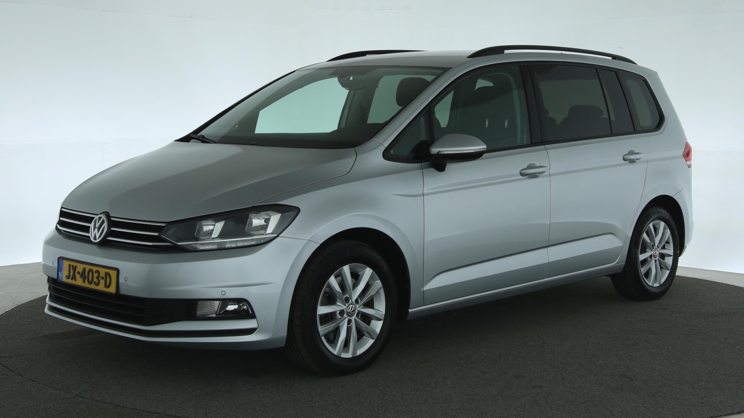 Volkswagen Touran MPV 2016 JX-403-D 1