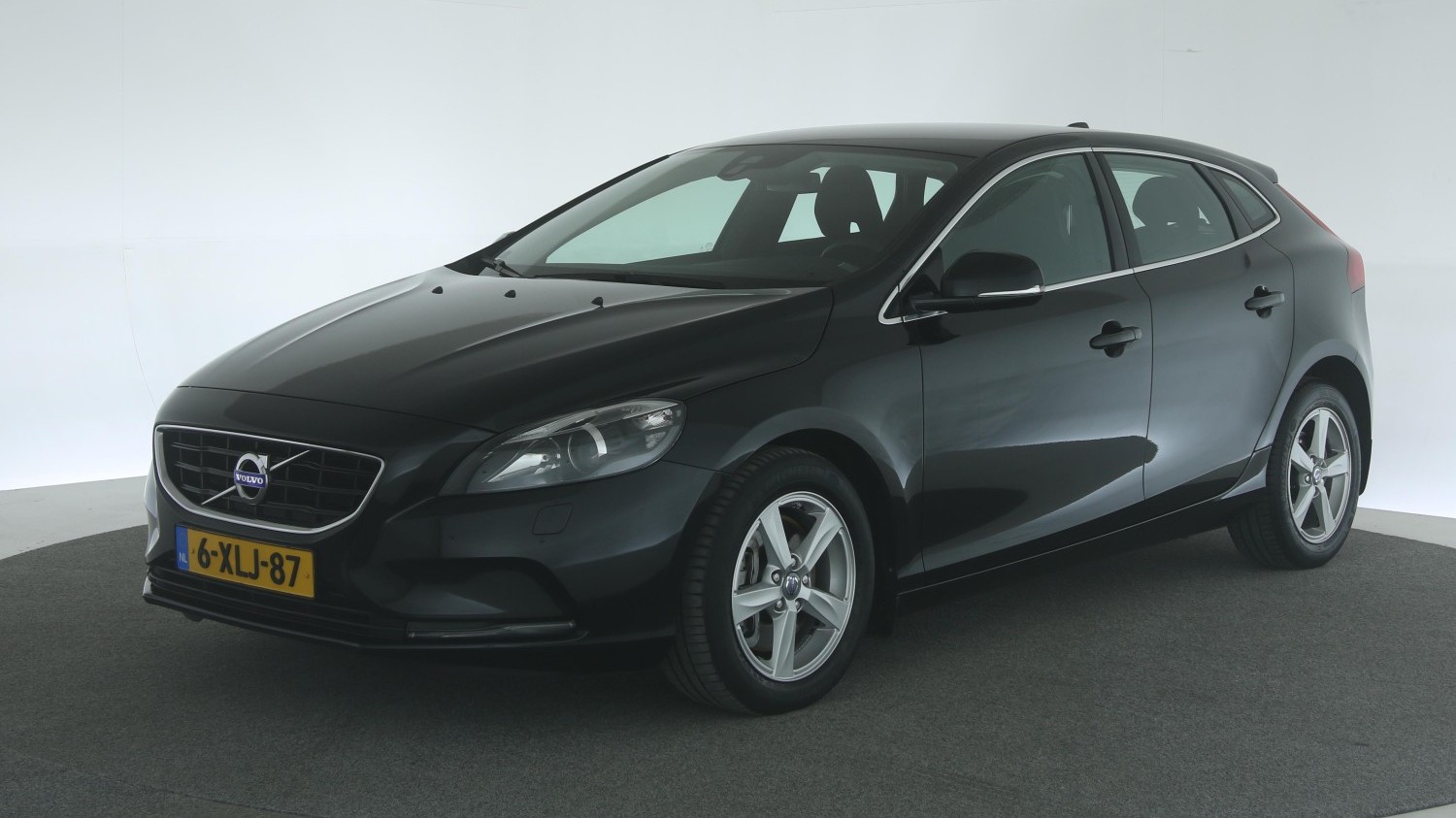 Volvo V40 Hatchback 2014 6-XLJ-87 1