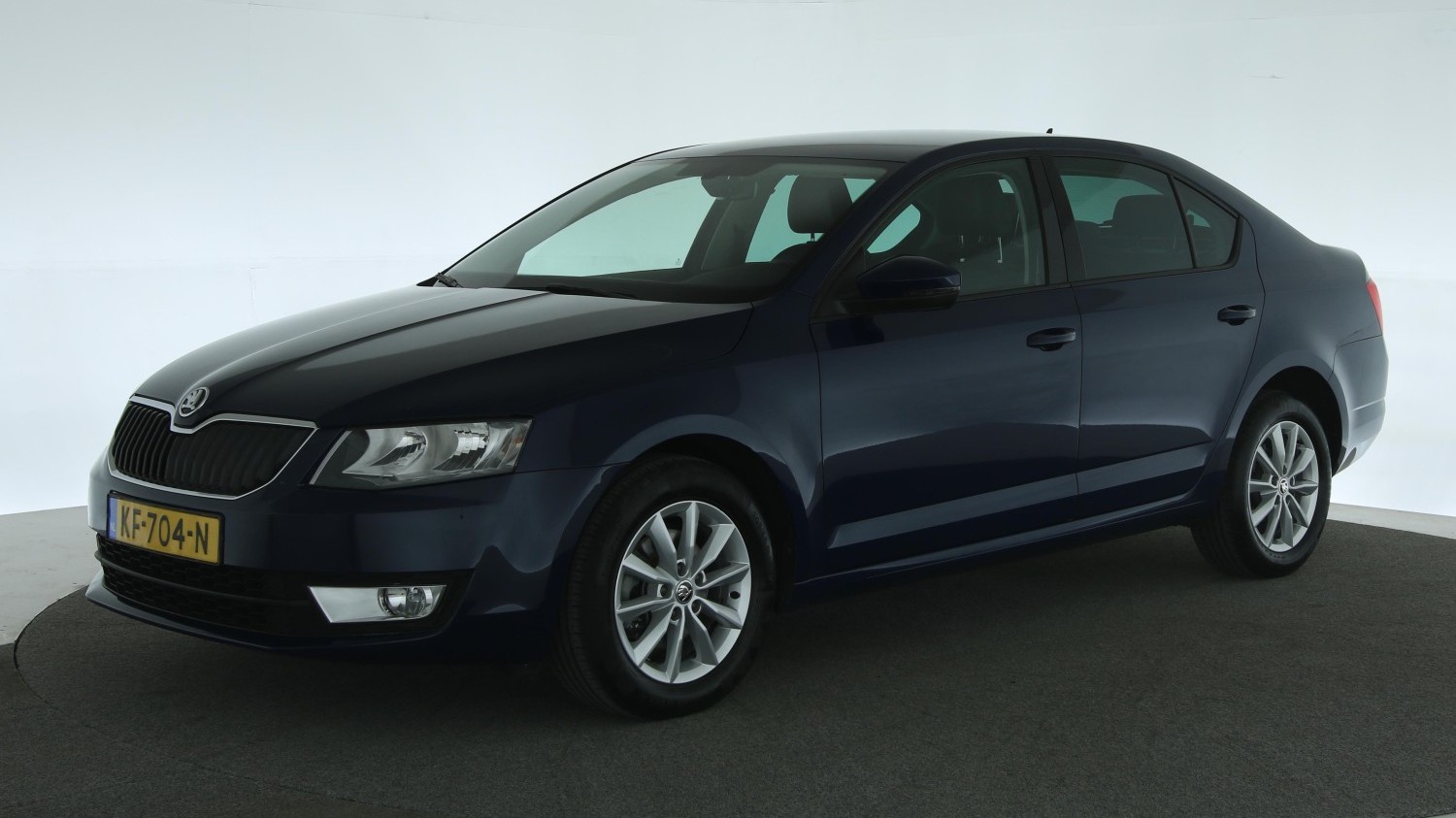 Skoda Octavia Hatchback 2016 KF-704-N 1