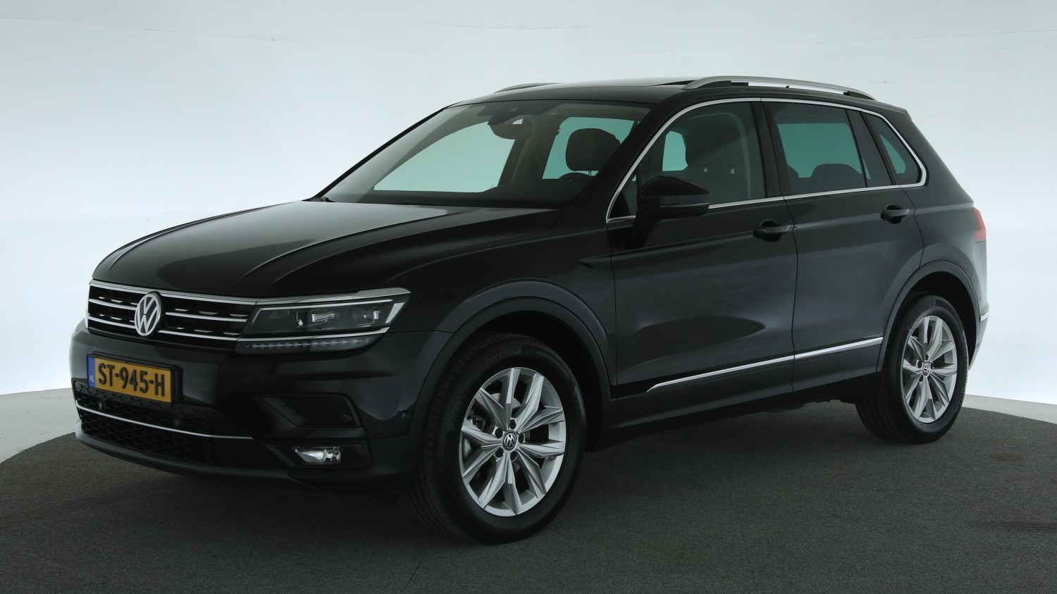 Volkswagen Tiguan SUV / Terreinwagen 2018 ST-945-H 1