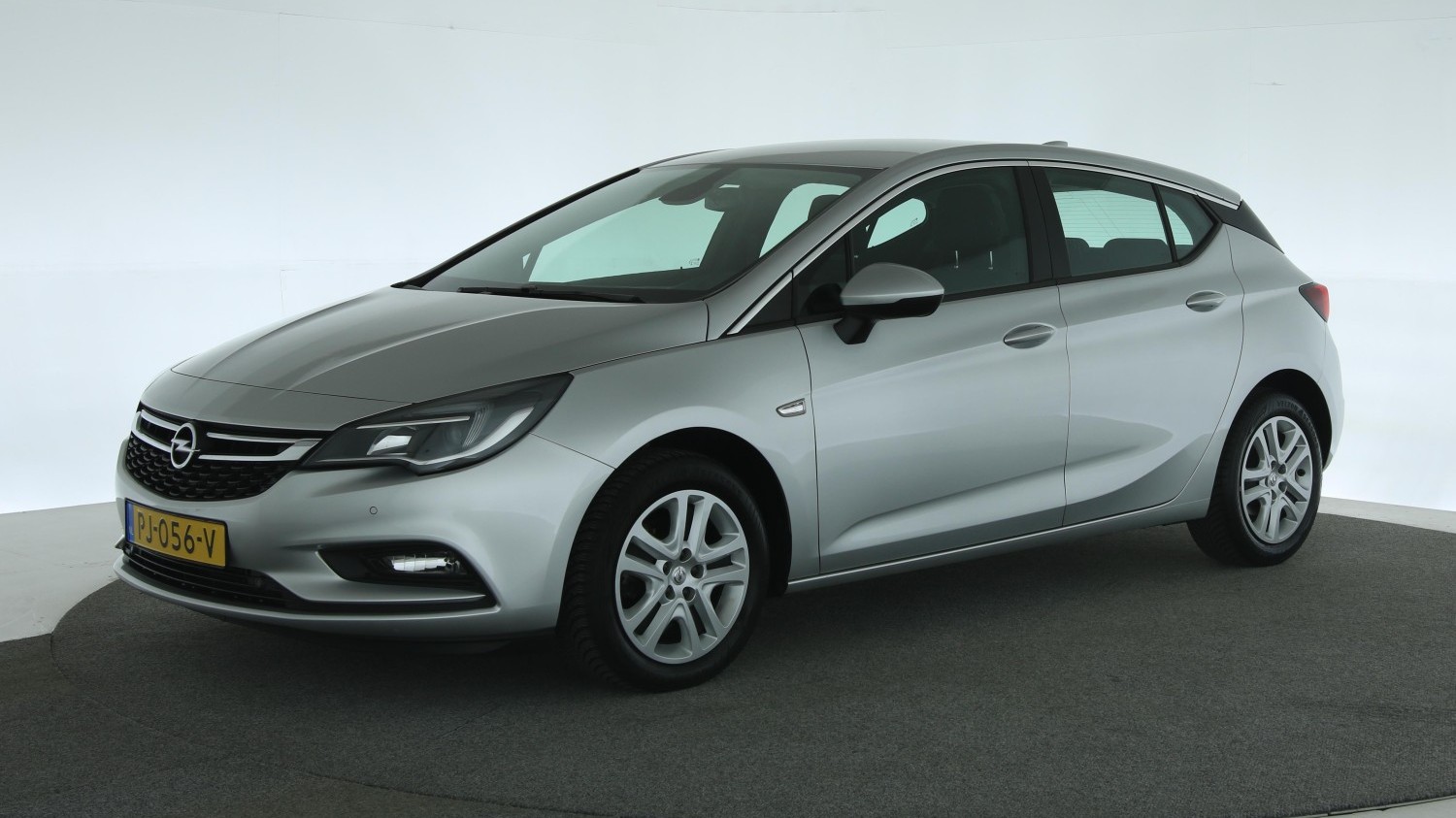 Opel Astra Hatchback 2017 PJ-056-V 1