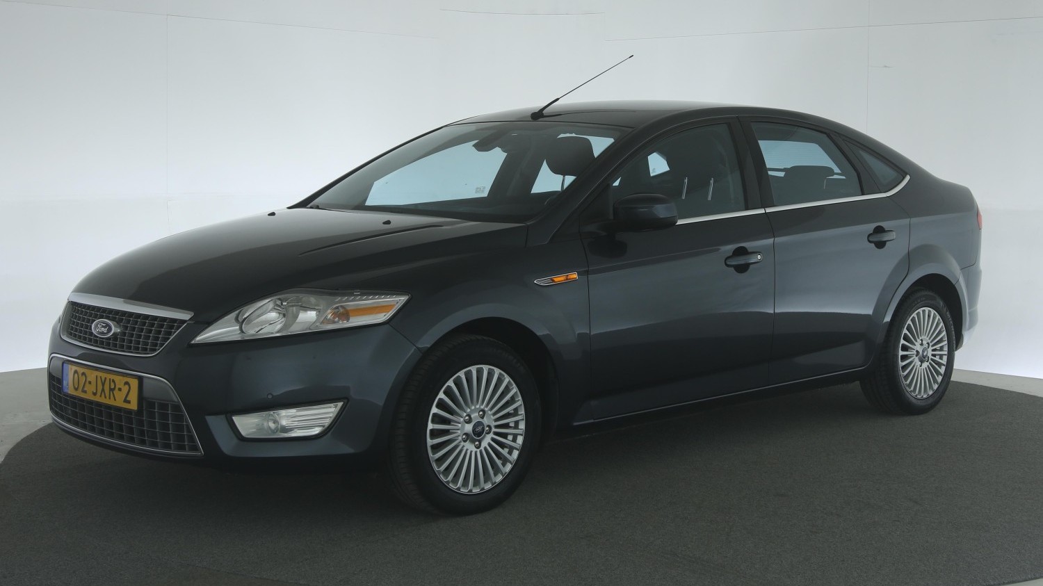 Ford Mondeo Hatchback 2009 02-JXR-2 1