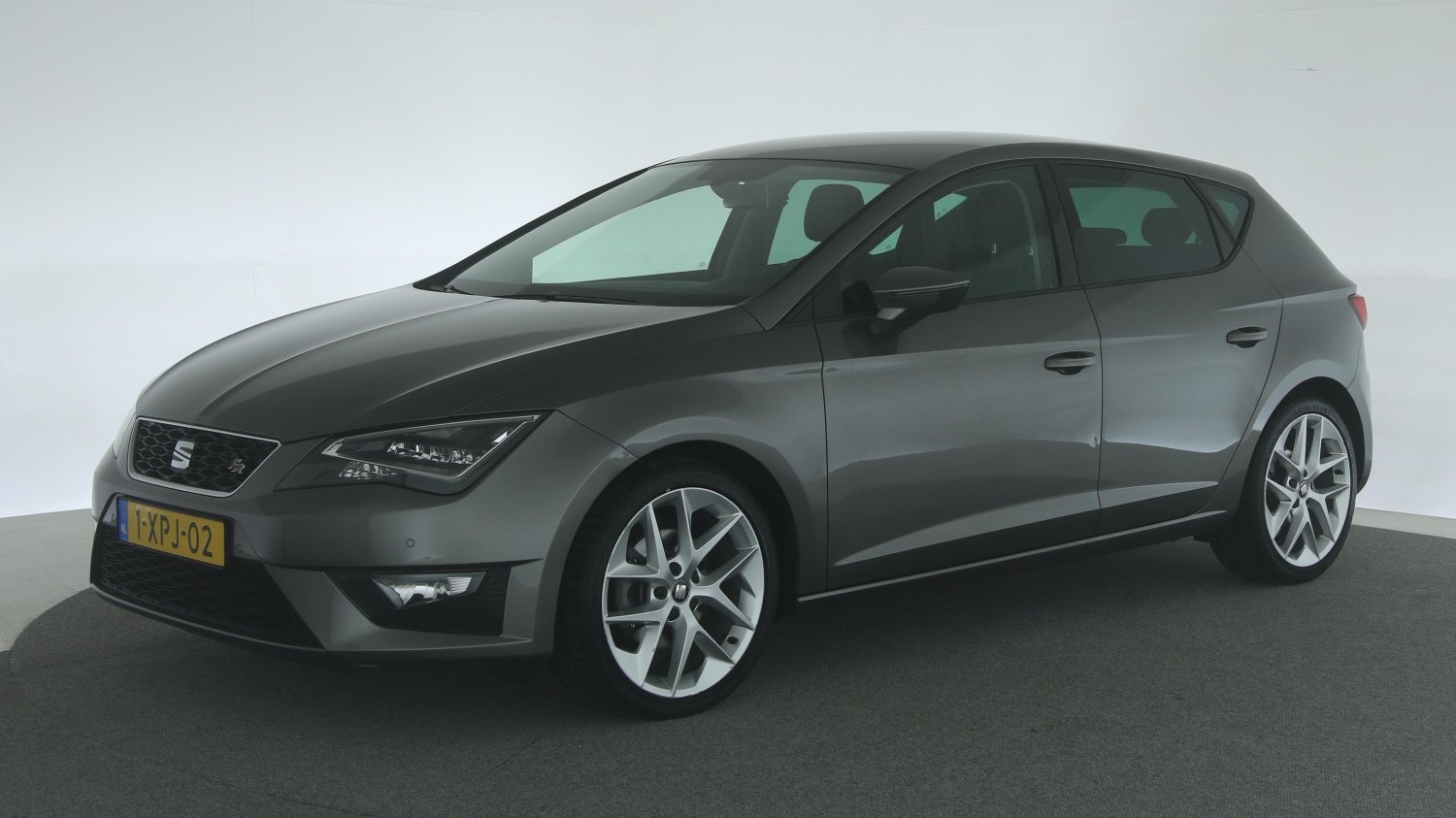 Seat Leon Hatchback 2014 1-XPJ-02 1