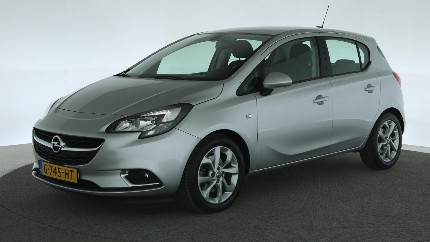 Opel Corsa Hatchback 2017 G-745-HT 1