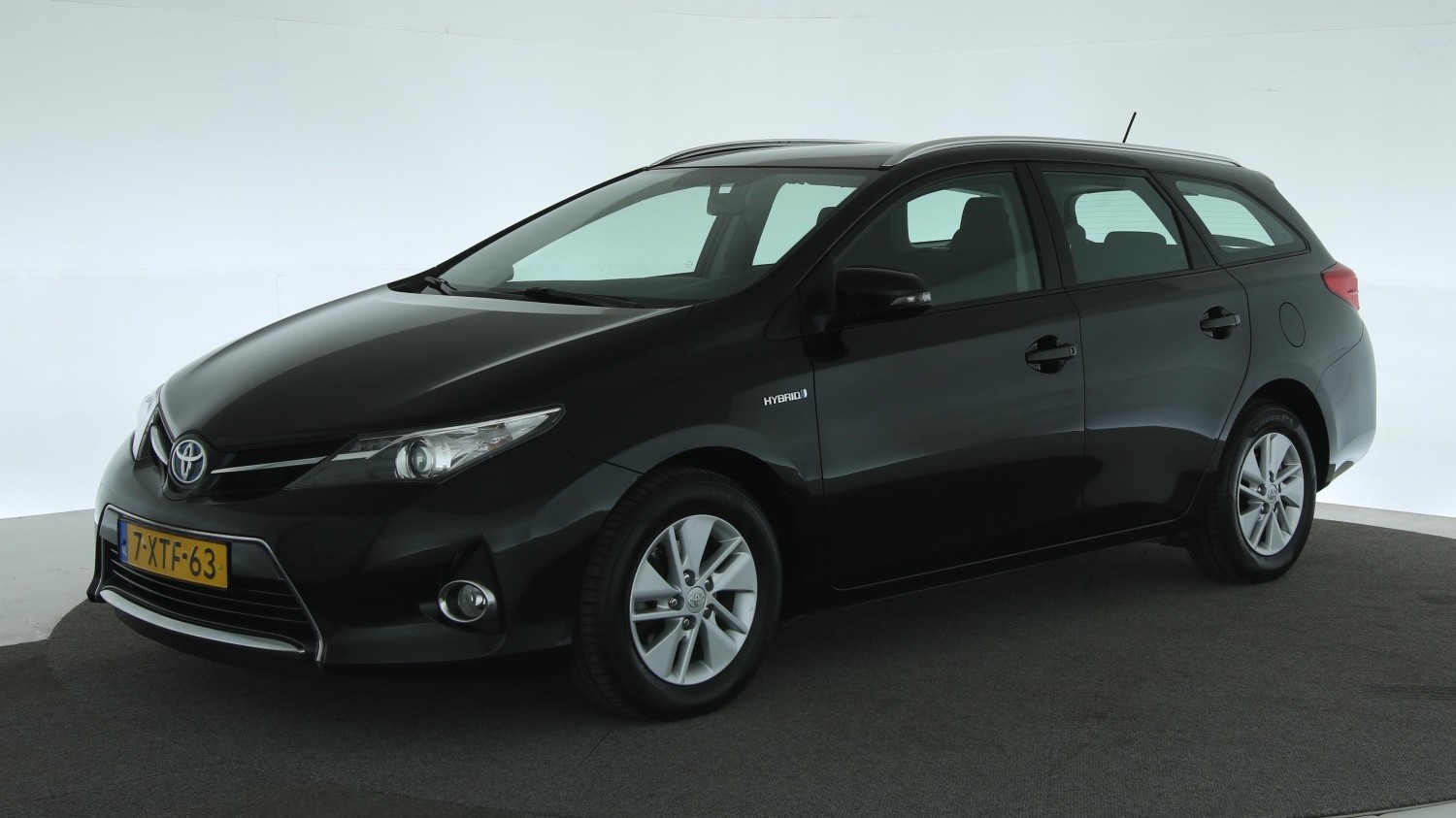Toyota Auris Station 2014 7-XTF-63 1
