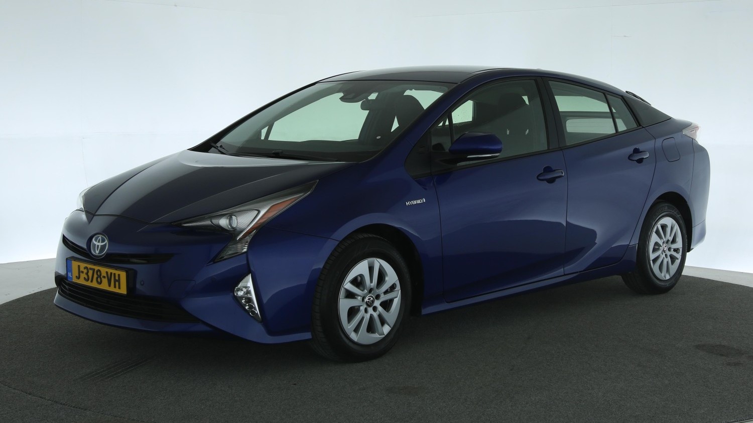 Toyota Prius Hatchback 2017 J-378-VH 1