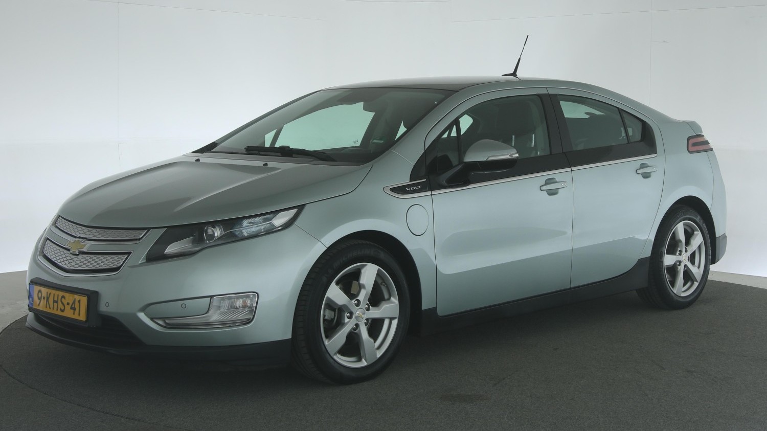 Chevrolet Volt Hatchback 2013 9-KHS-41 1