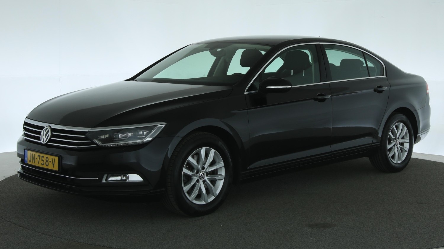 Volkswagen Passat Sedan 2016 JN-758-V 1
