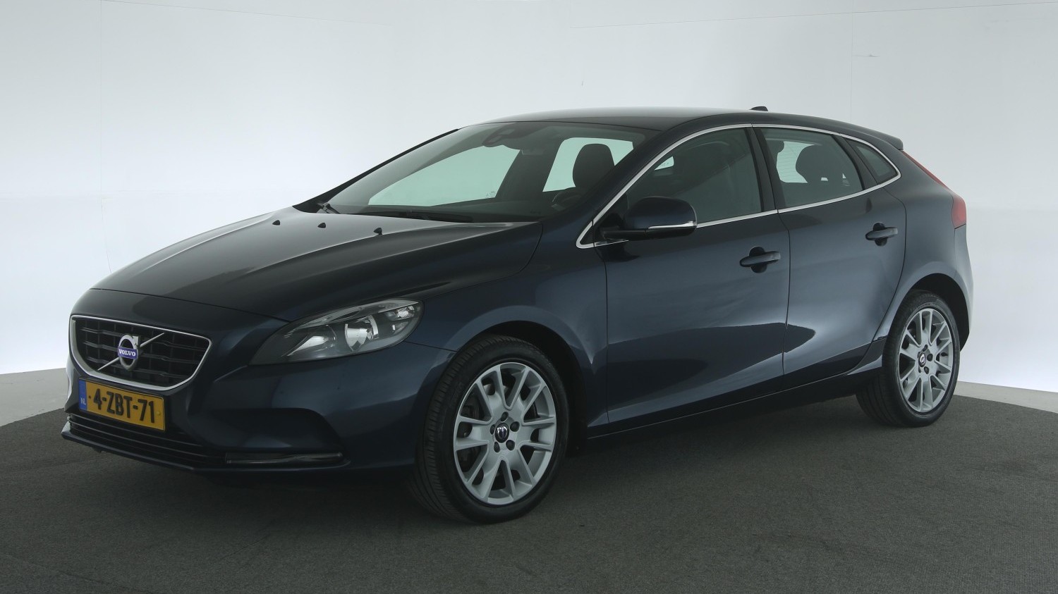 Volvo V40 Hatchback 2014 4-ZBT-71 1