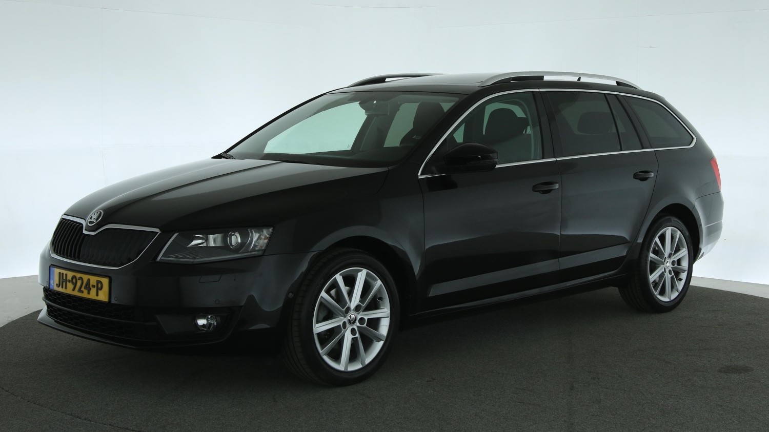 Skoda Octavia Station 2016 JH-924-P 1