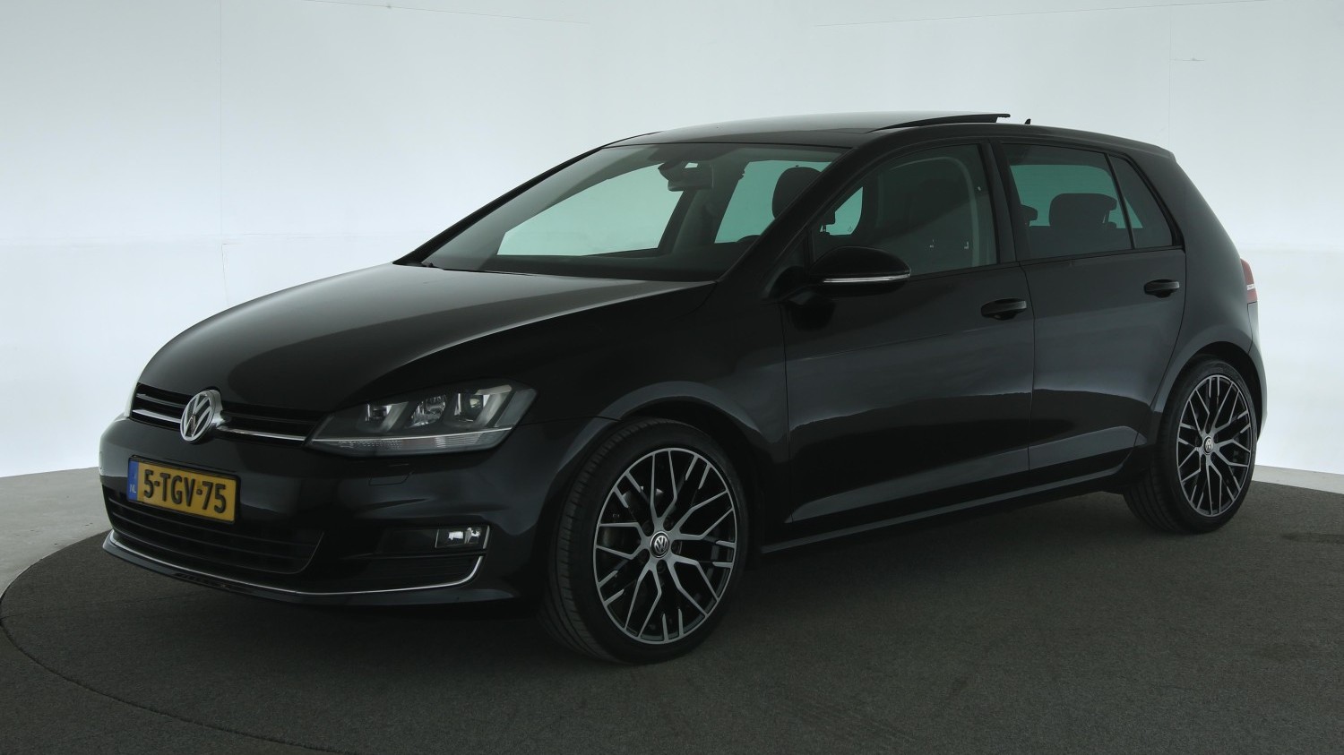 Volkswagen Golf Hatchback 2014 5-TGV-75 1