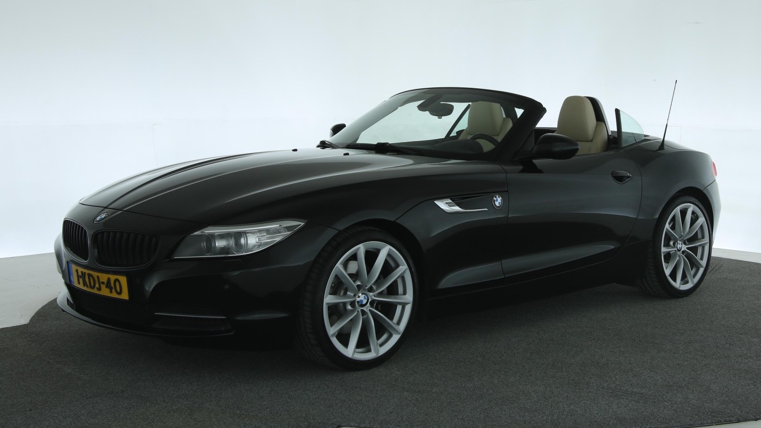 BMW Z4 Cabriolet 2013 1-KDJ-40 1