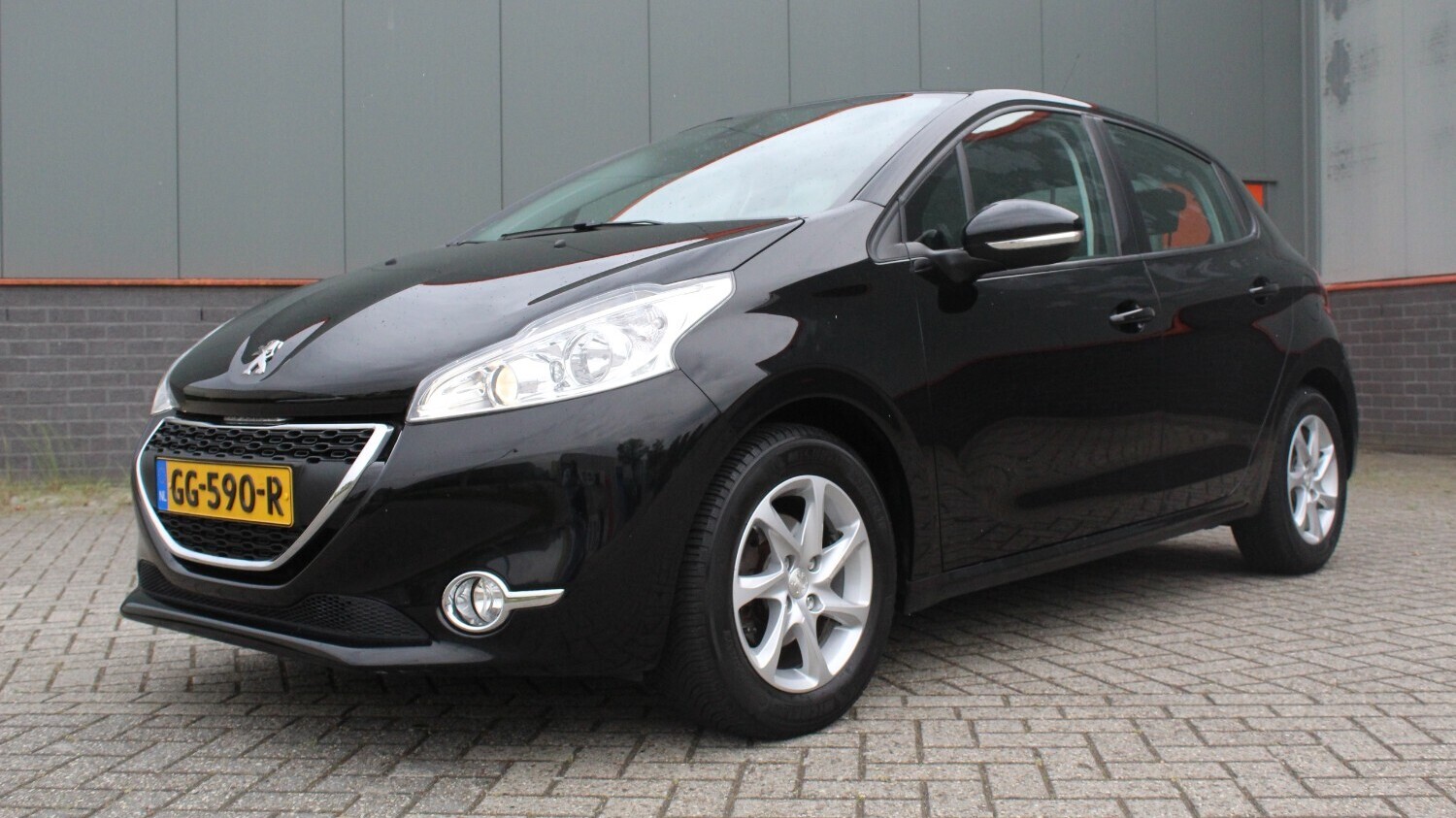 Peugeot 208 Hatchback 2014 GG-590-R 1