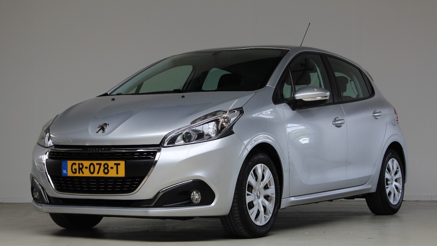 Peugeot 208 Hatchback 2015 GR-078-T 1