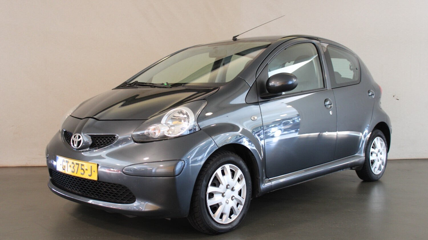 Toyota Aygo Hatchback 2006 GT-375-J 1